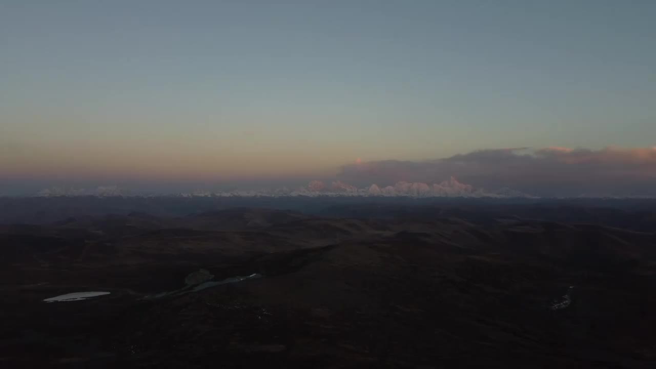 川西梳妆台高尔寺山垭口贡嘎雪山日落金山航拍视频下载