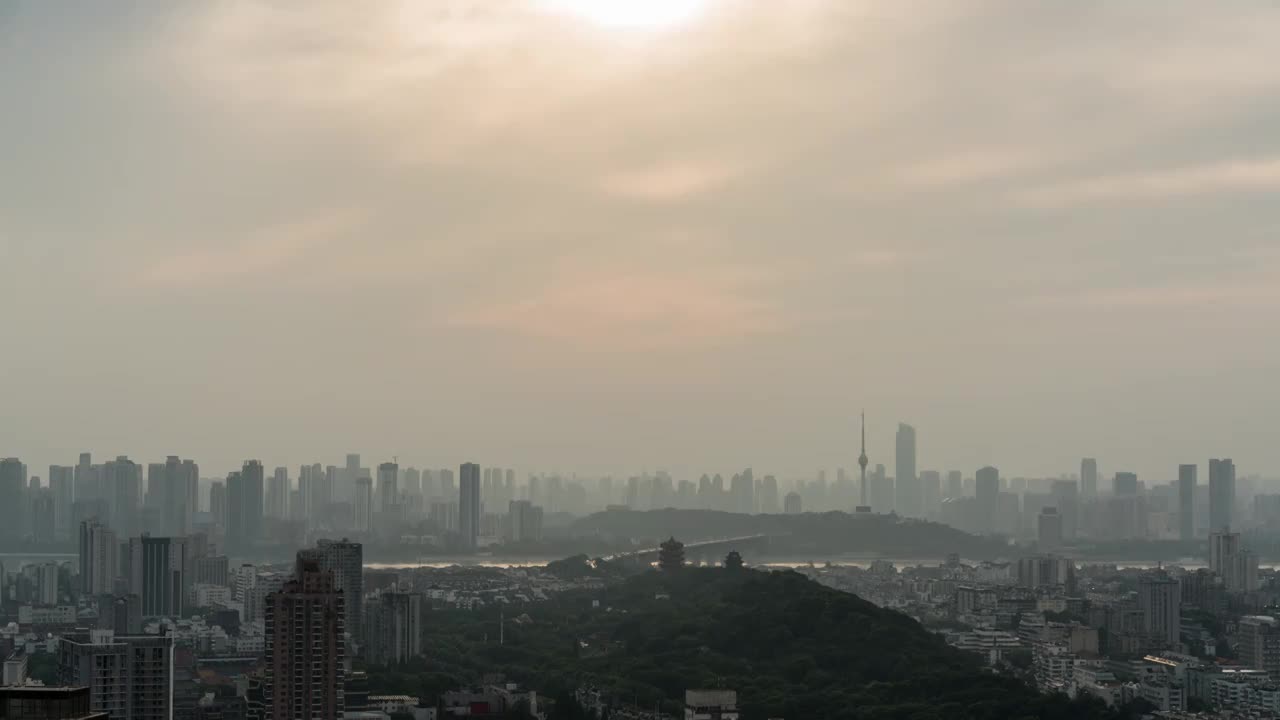 湖北武汉城市日转夜延时旋转视角视频素材