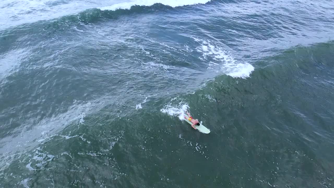 4K震撼海上冲浪海水浪花慢动作实拍视频视频素材