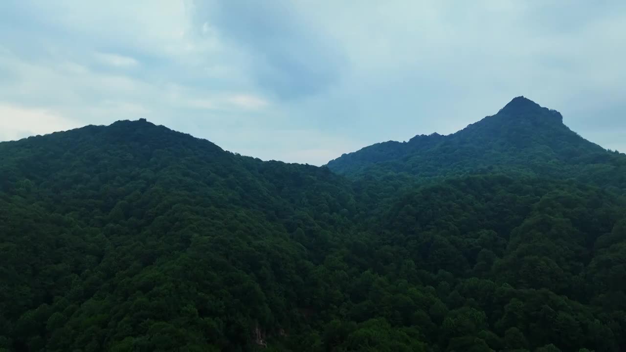 航拍高山和云雾视频素材