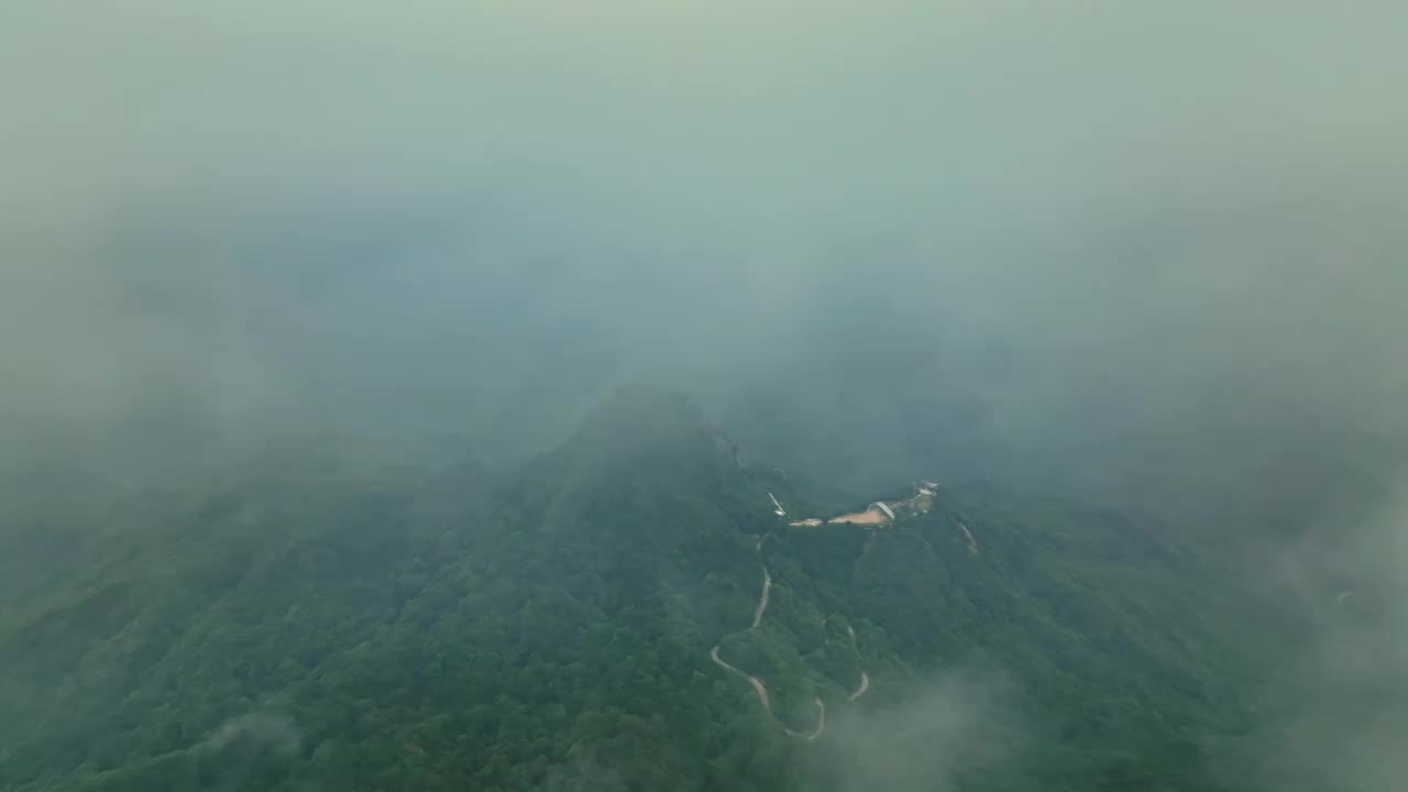 航拍高山和云雾视频下载