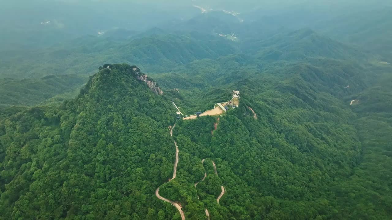 航拍高山和云雾视频素材