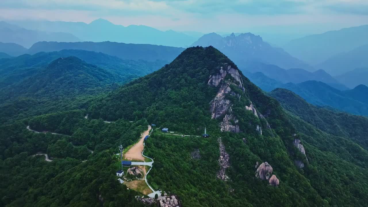 航拍高山和云雾视频素材