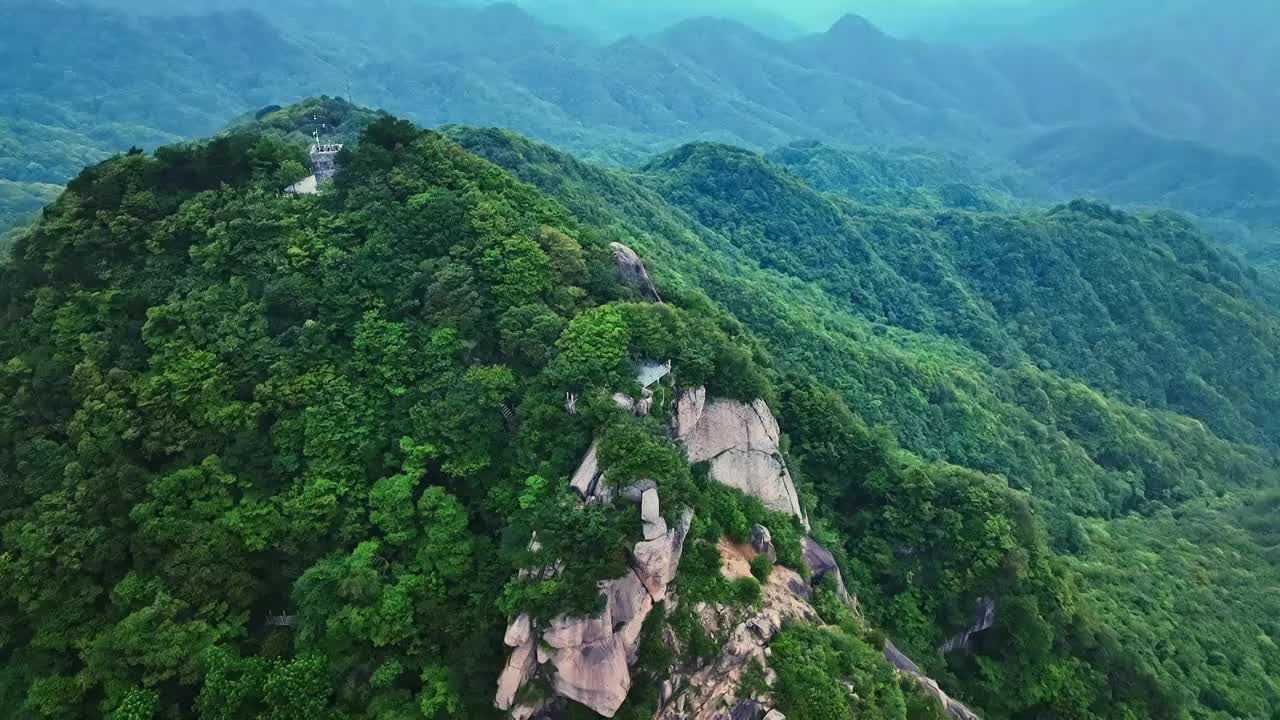 航拍高山和云雾视频下载