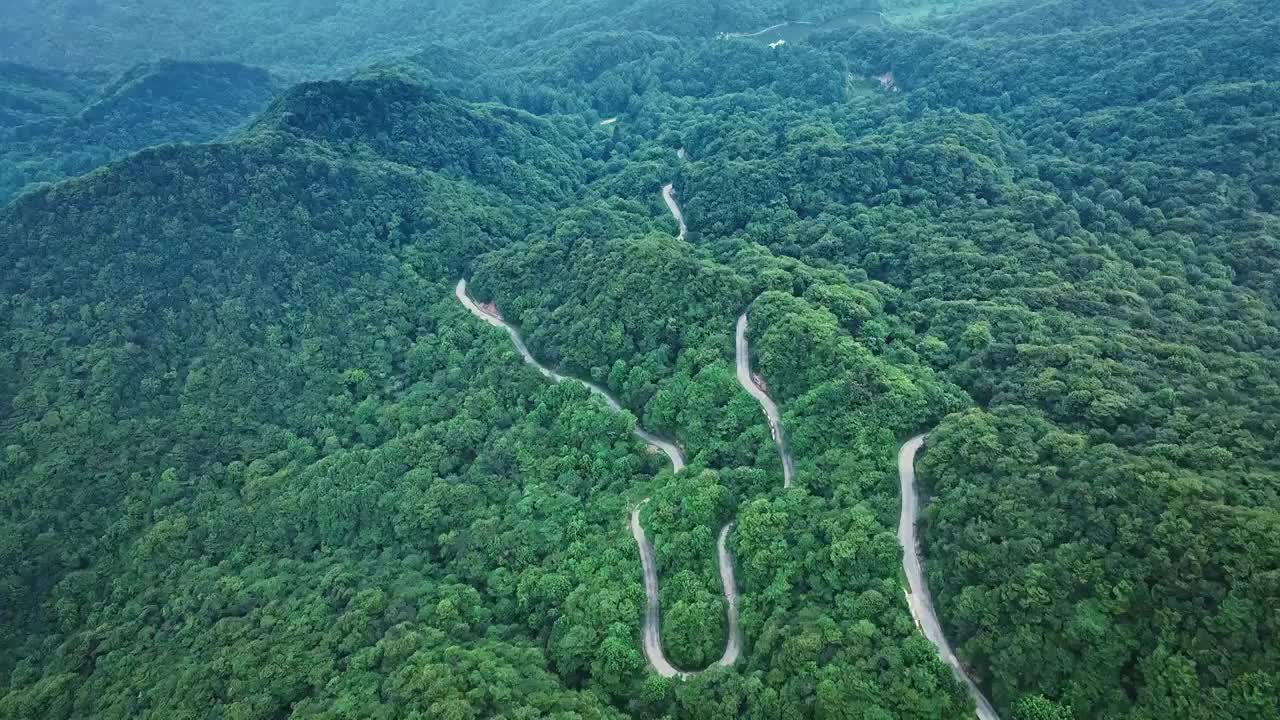 航拍高山和云雾视频下载