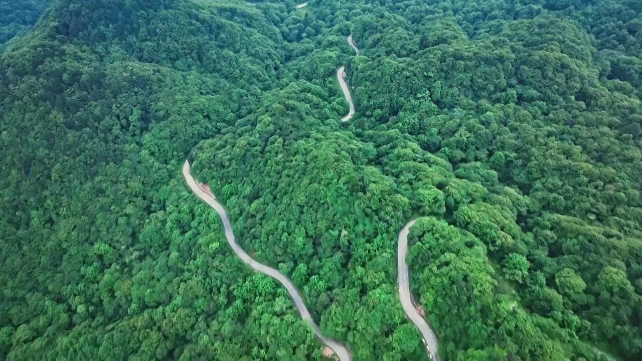 航拍高山和云雾视频下载