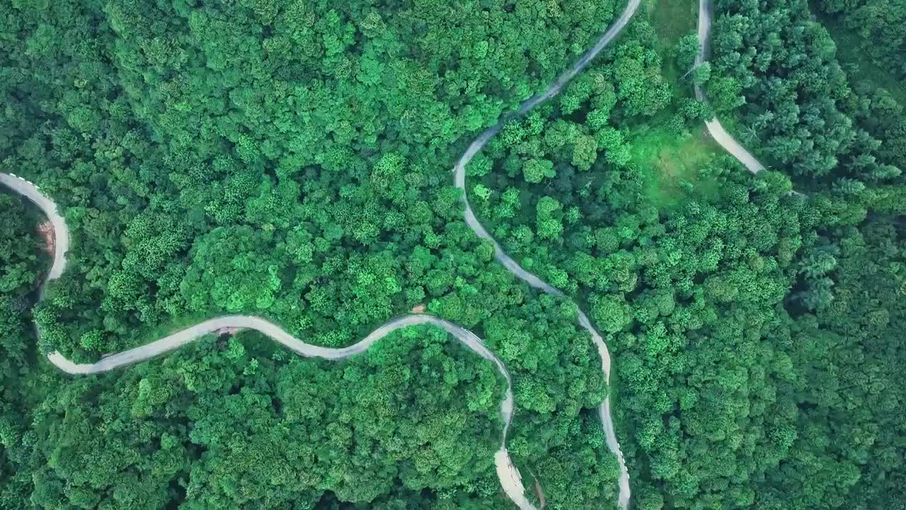 航拍高山和云雾视频下载