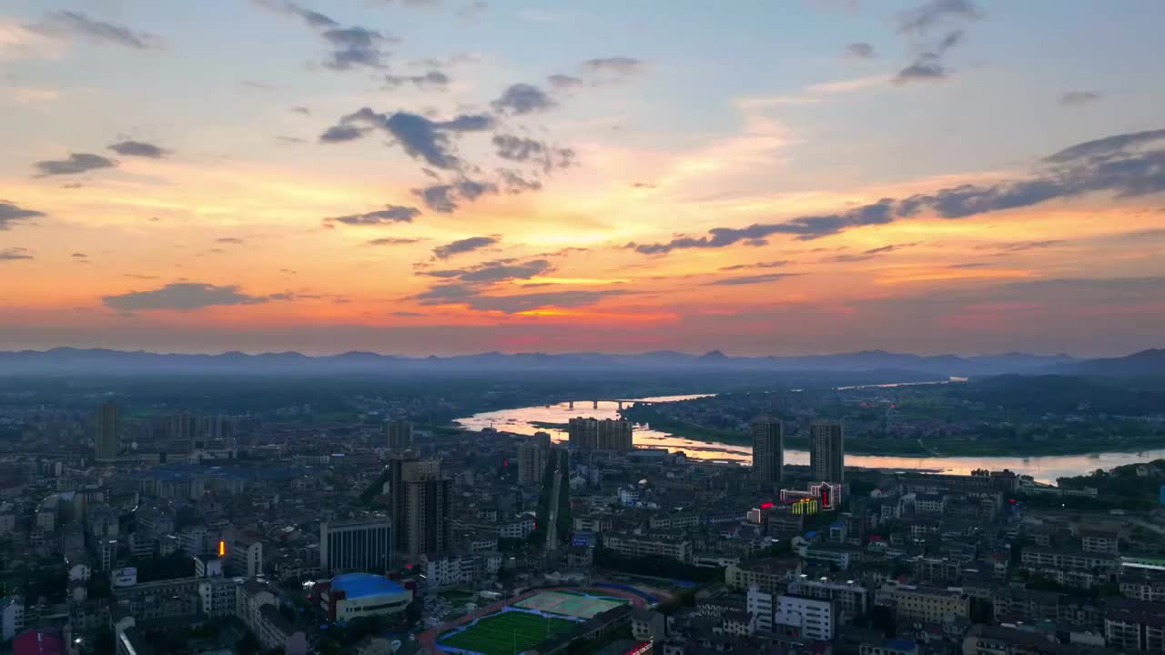 户外,城市,无人,日落,建筑外部,都市风景,天空,摩天大楼,云,建筑,城市天际线,自然,橙色视频素材