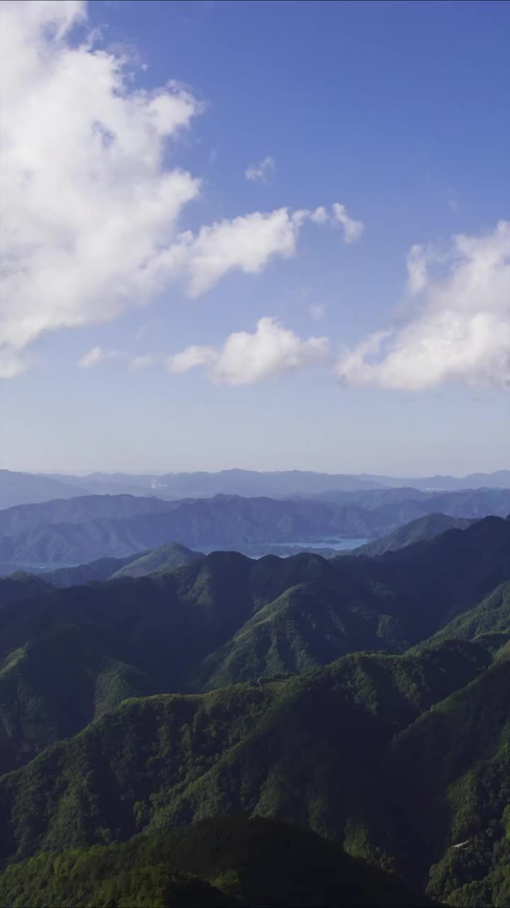 晴朗的安徽黄山区竖屏视频视频素材