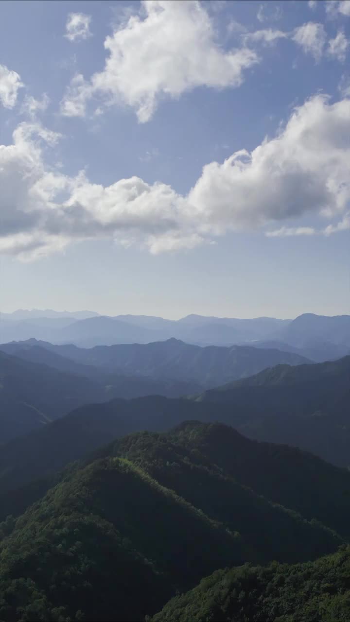 晴朗的安徽黄山区竖屏视频视频素材