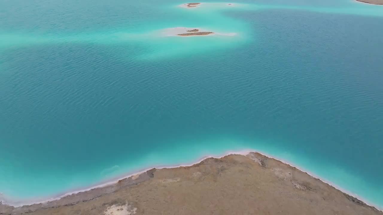 青海大柴旦翡翠湖风景航拍视频素材