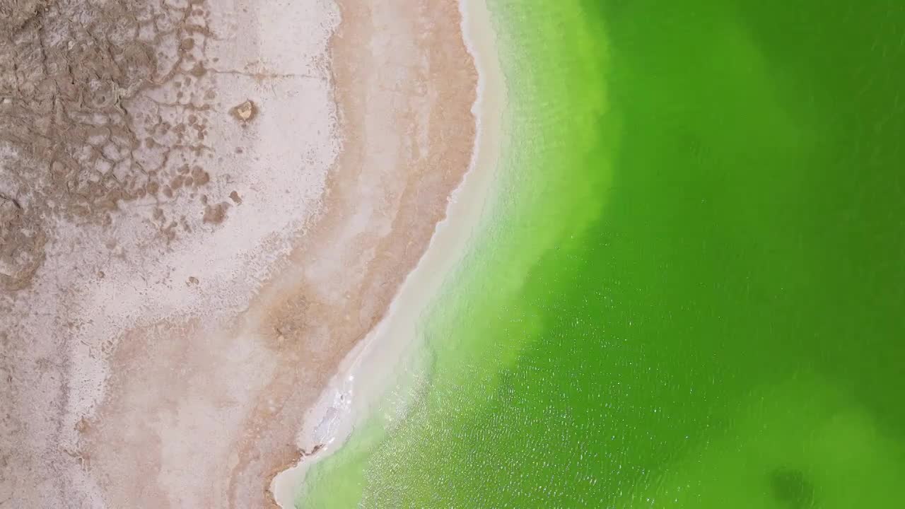 青海大柴旦翡翠湖风景航拍视频素材