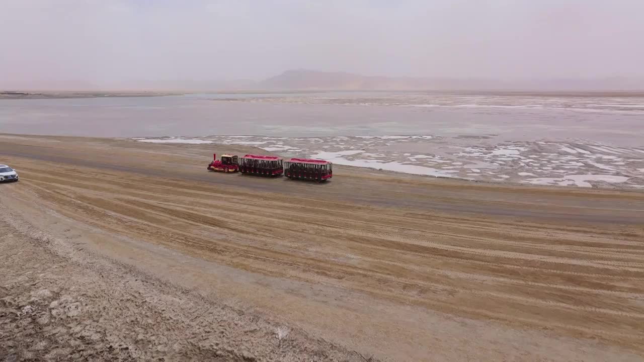 青海大柴旦翡翠湖风景航拍视频素材