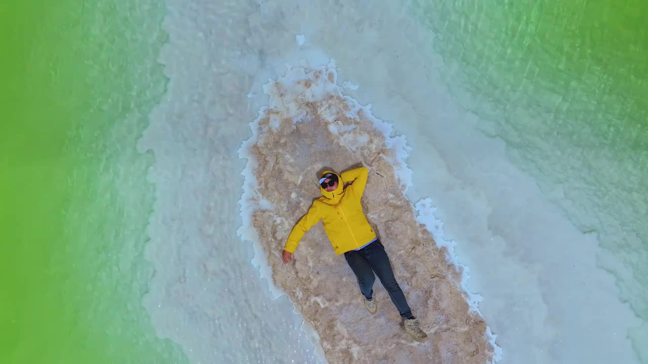 青海大柴旦翡翠湖风景航拍视频素材