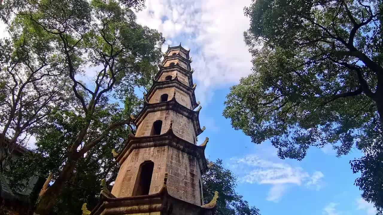 天空,建筑结构,宗教,白昼,旅行,塔,建筑外部,历史,城市,建筑,旅游目的地,无人,户外,著名景点,视频下载