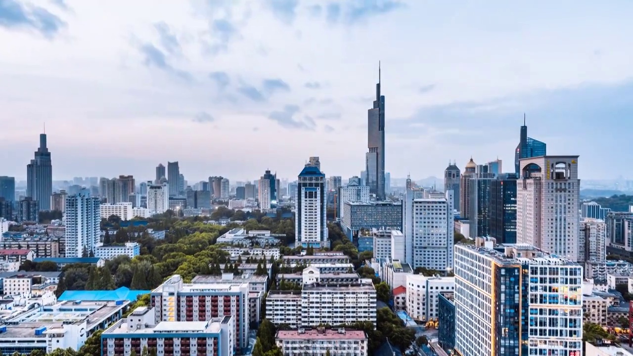 中国江苏南京紫峰大厦城市天际线日转夜延时摄影视频素材