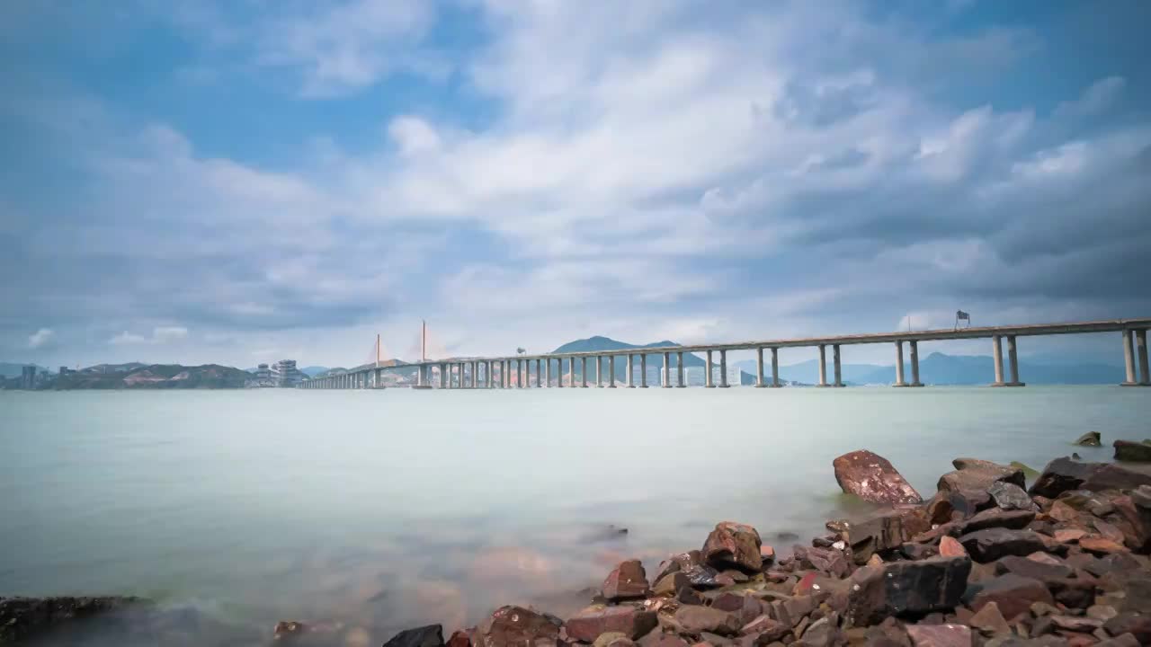 惠州海湾大桥移动滑轨延时视频素材