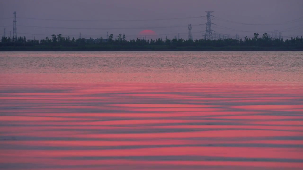 夕阳湖面日落日出空镜视频下载