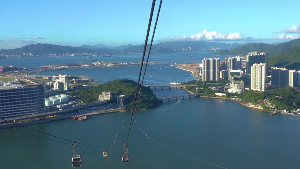 香港离岛夏季海洋区域山海缆车实时景观视频素材