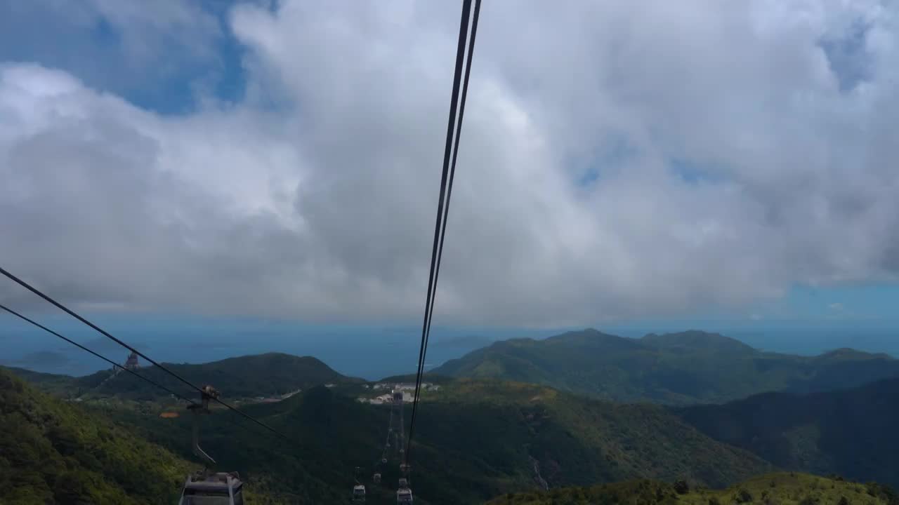 香港离岛夏季海洋区域山海缆车实时景观视频素材