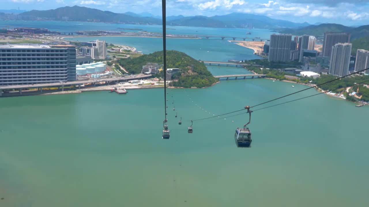 香港离岛夏季海洋区域山海缆车实时景观视频素材