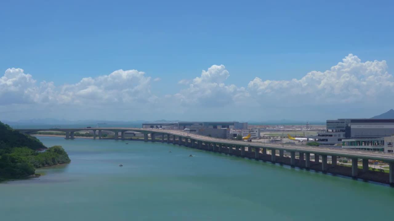 香港山顶俯瞰海边机场视频素材