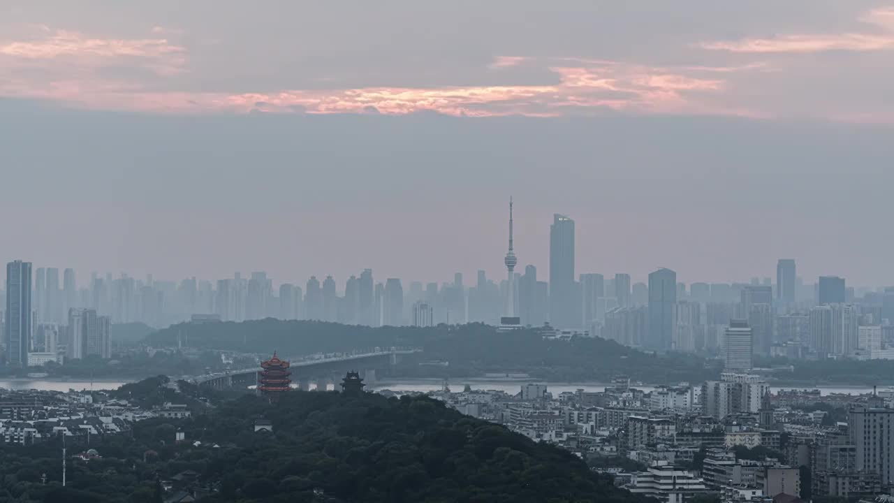 武汉黄鹤楼龟山电视塔日落日转夜延时视频下载