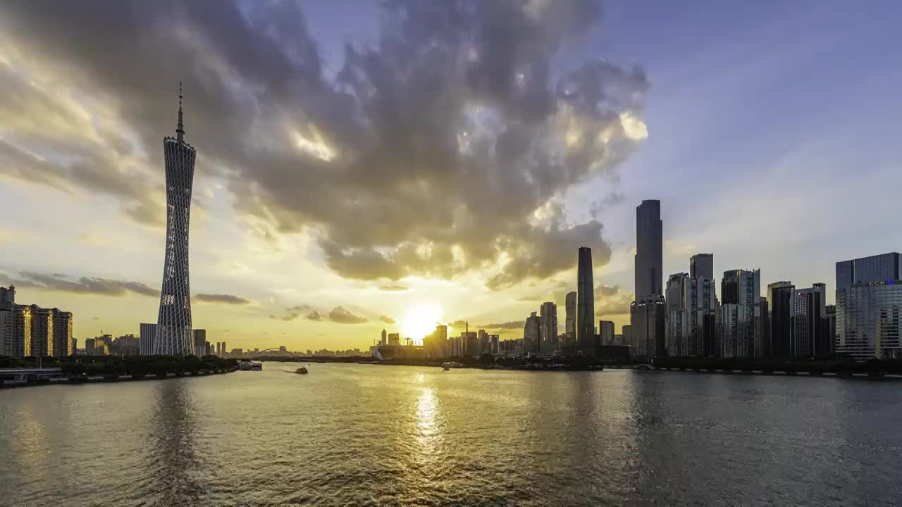 夕阳下 红霞漫天的广州地标建筑景色视频素材