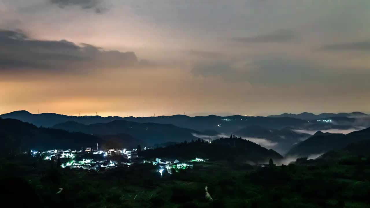 云海夜晚山村视频素材