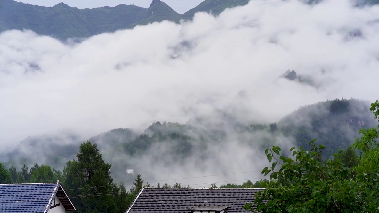 贵州遵义，延时拍摄，云雾缭绕的山脉移动视频下载