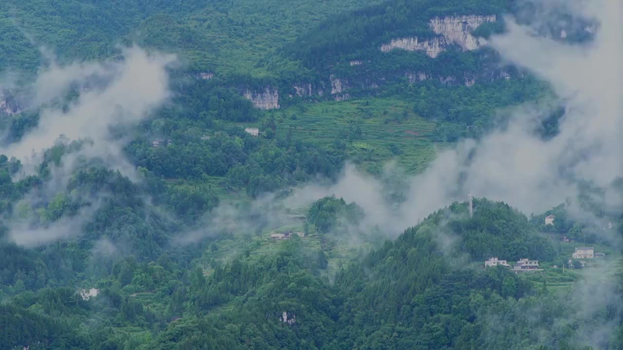 贵州遵义，延时拍摄，云雾缭绕的山脉移动视频下载