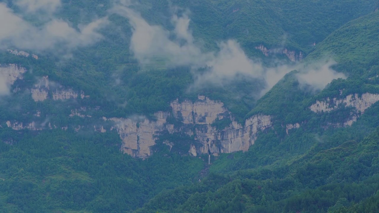 贵州遵义，延时拍摄，云雾缭绕的山脉移动视频素材