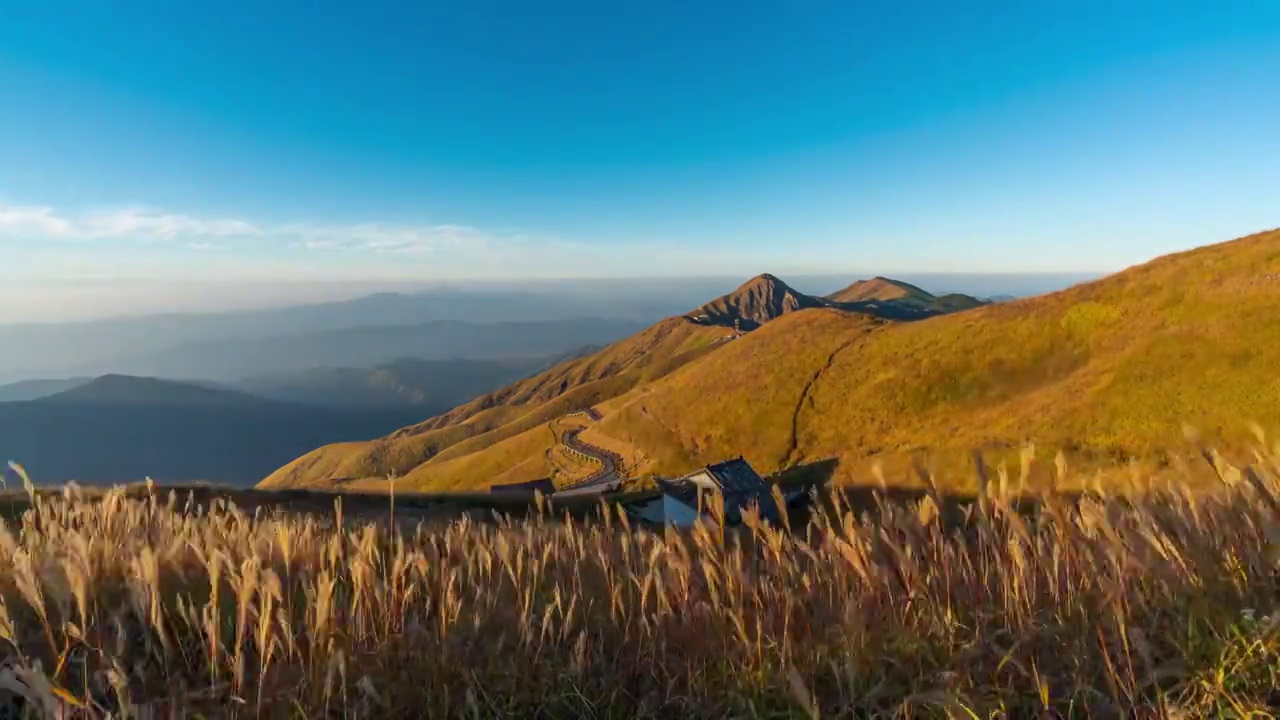 武功山秋天日照金山日出视频素材