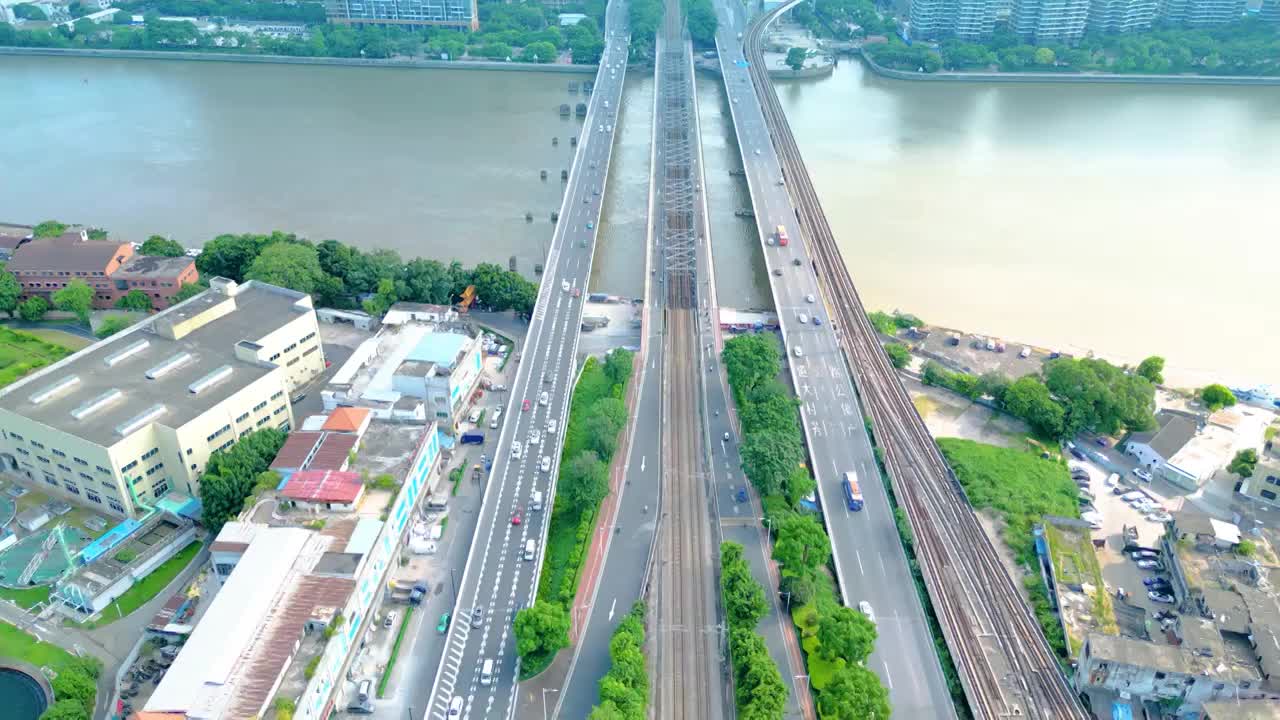 高架道路引桥匝道落成大都市圈市域内道路衔接基建网络融合交通项目发展建设开放交通枢纽省内物流互联互通视频素材