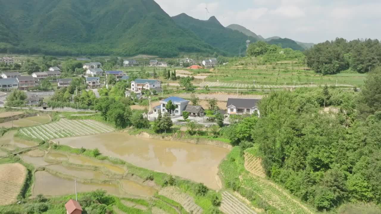 4K航拍遵义高山风力发电机视频素材