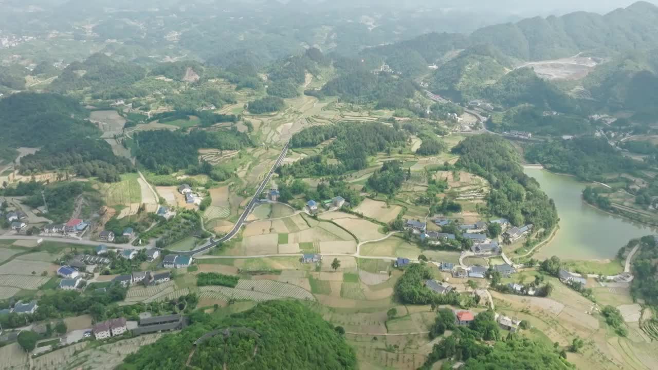 4K航拍遵义高山风力发电机视频素材