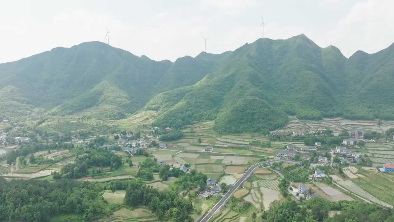 4K航拍遵义高山风力发电机视频素材