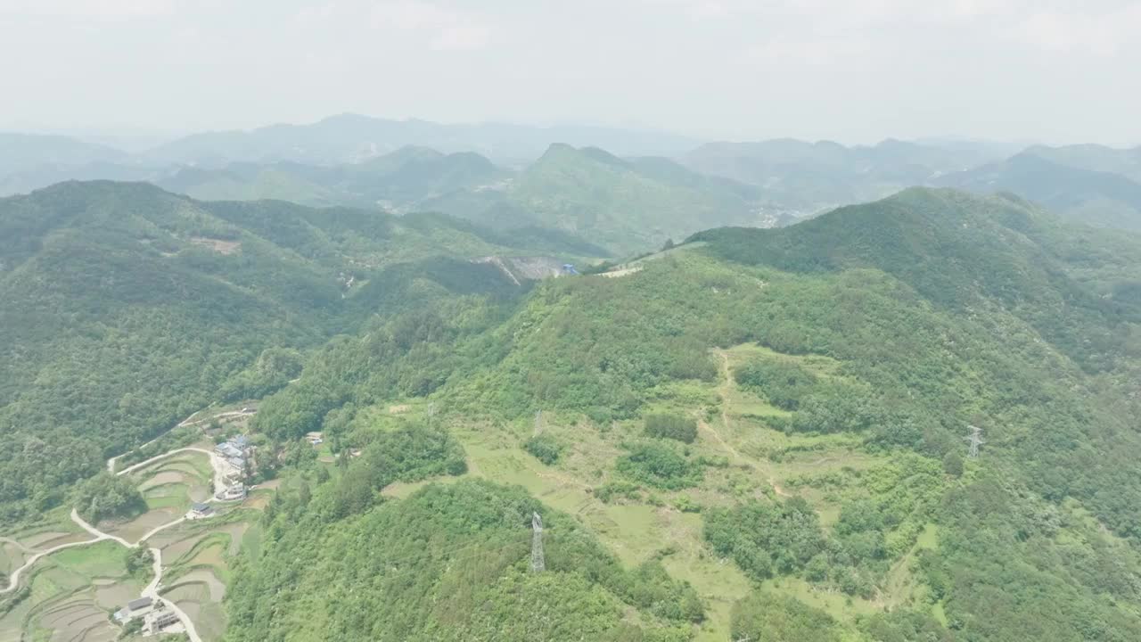 4K航拍遵义高山风力发电机视频素材