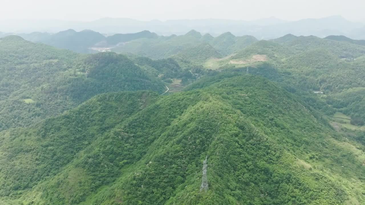 4K航拍遵义高山风力发电机视频素材