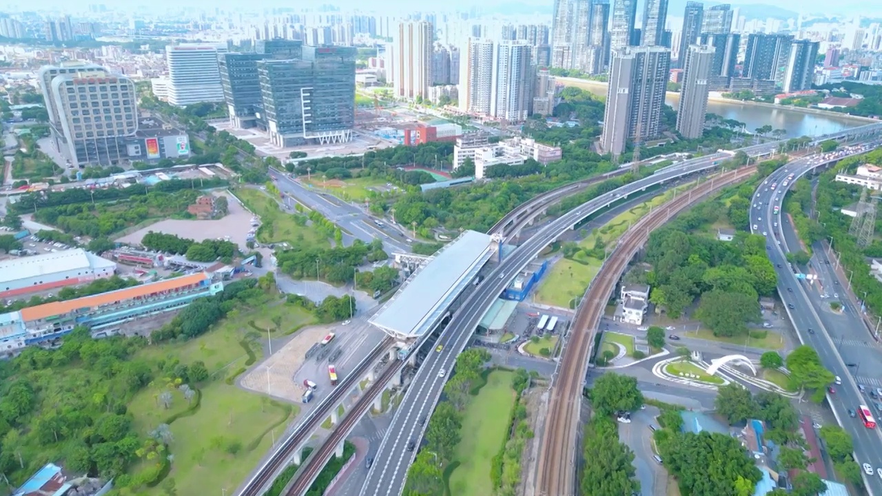 列车地铁轻轨月台站点交通枢纽站台高速铁道轨道电气化列车运输通勤高速路城市之间有轨电车轨道运输系统铁路视频素材