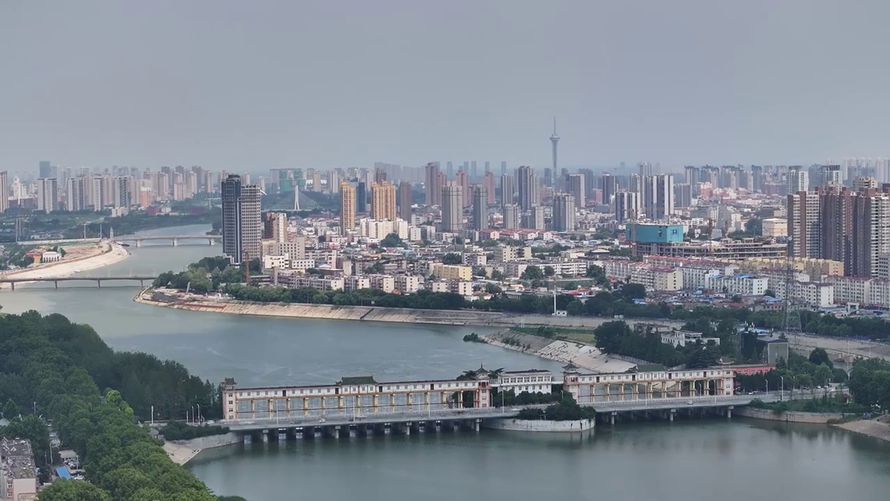 低空航拍周口沙颍河大闸段城市大景视频素材