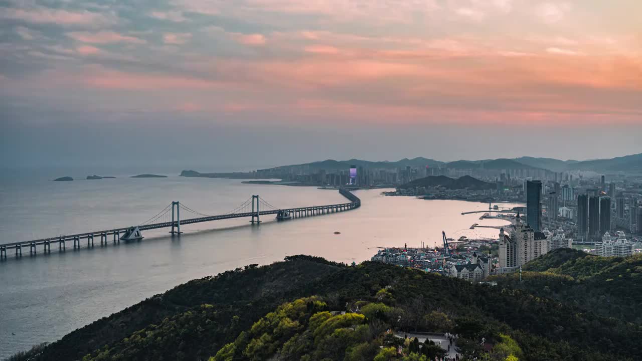 8K大连星海湾大桥航拍日转夜延时摄影视频素材