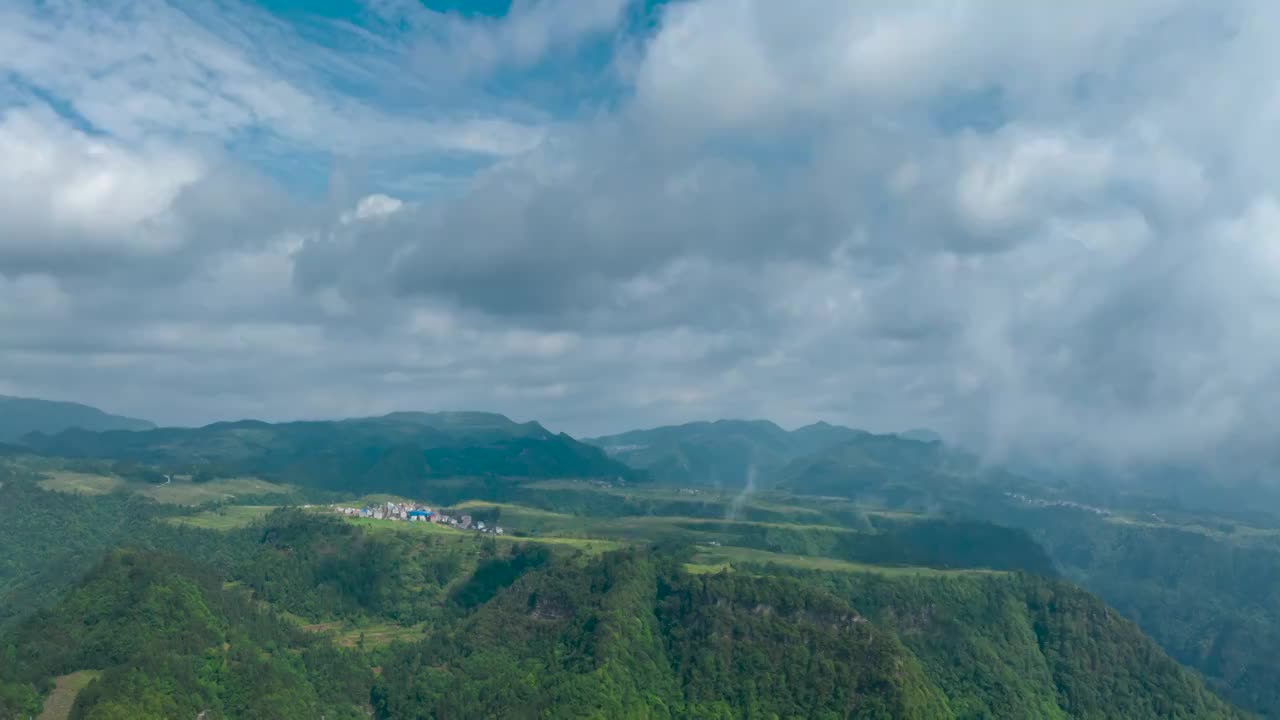 贵州黔南独山县的甲定云海景观视频素材