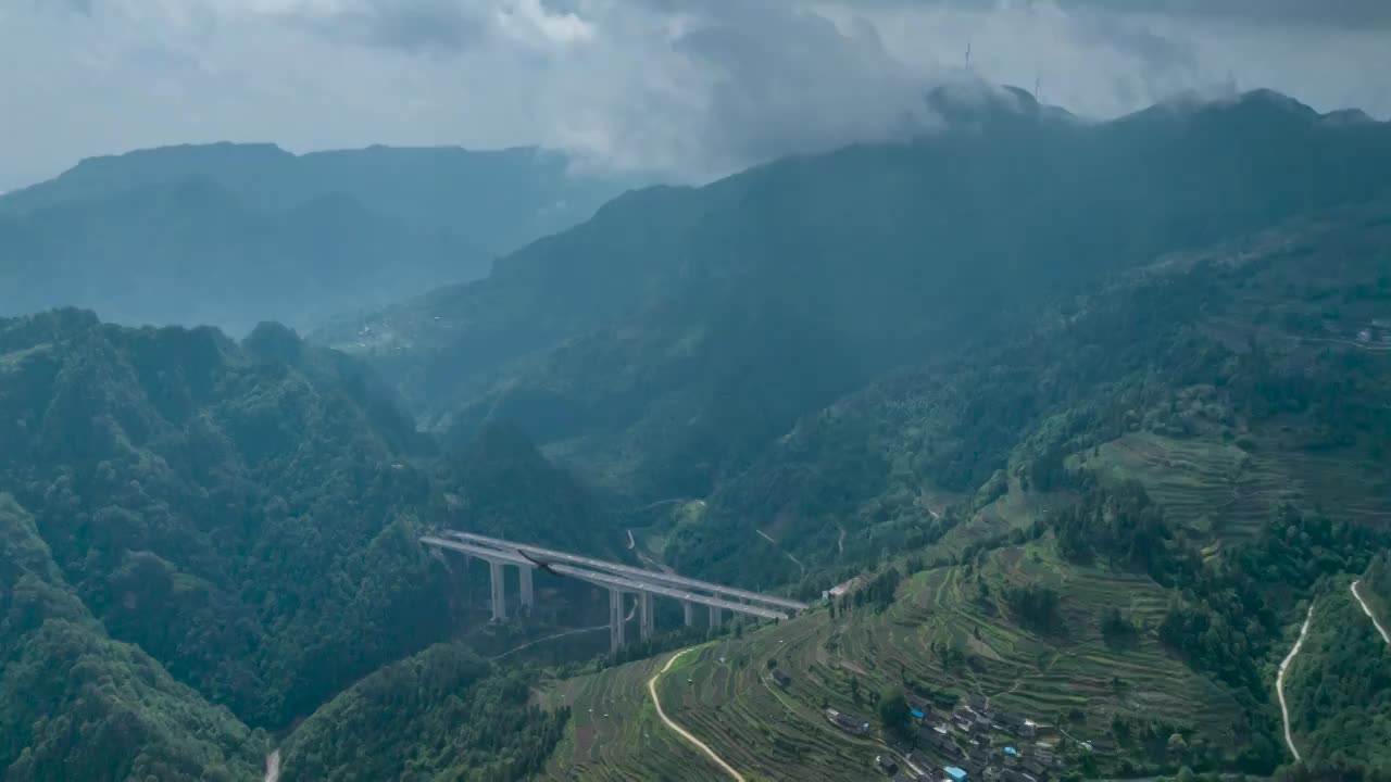 贵州黔南独山县的甲定云海景观视频素材