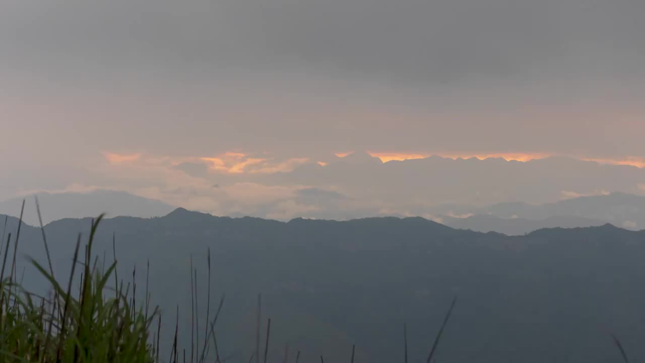 贵州黔南独山县的甲定云海景观视频素材