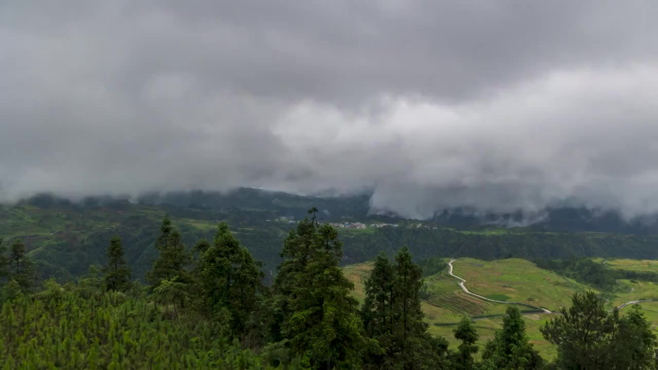 贵州黔南独山县的甲定云海景观视频素材