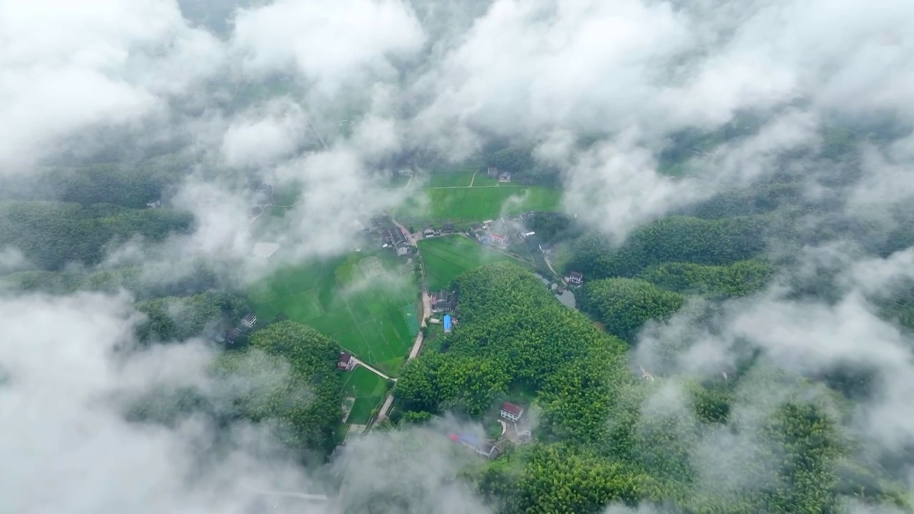 无人,山,户外,雾,地形,自然,风景,自然美,旅行,航拍视角,树,白昼,宁静,环境,云,乡村,振兴,视频素材