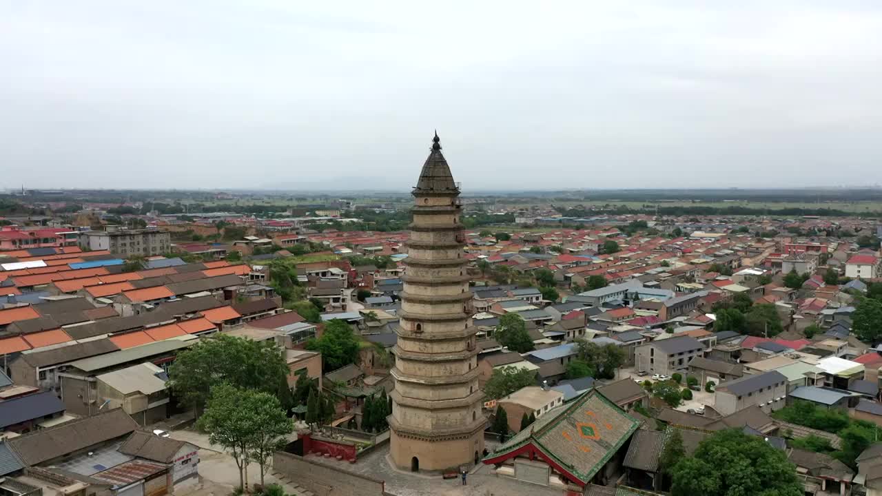 航拍新绛县龙兴寺龙兴宝塔视频素材