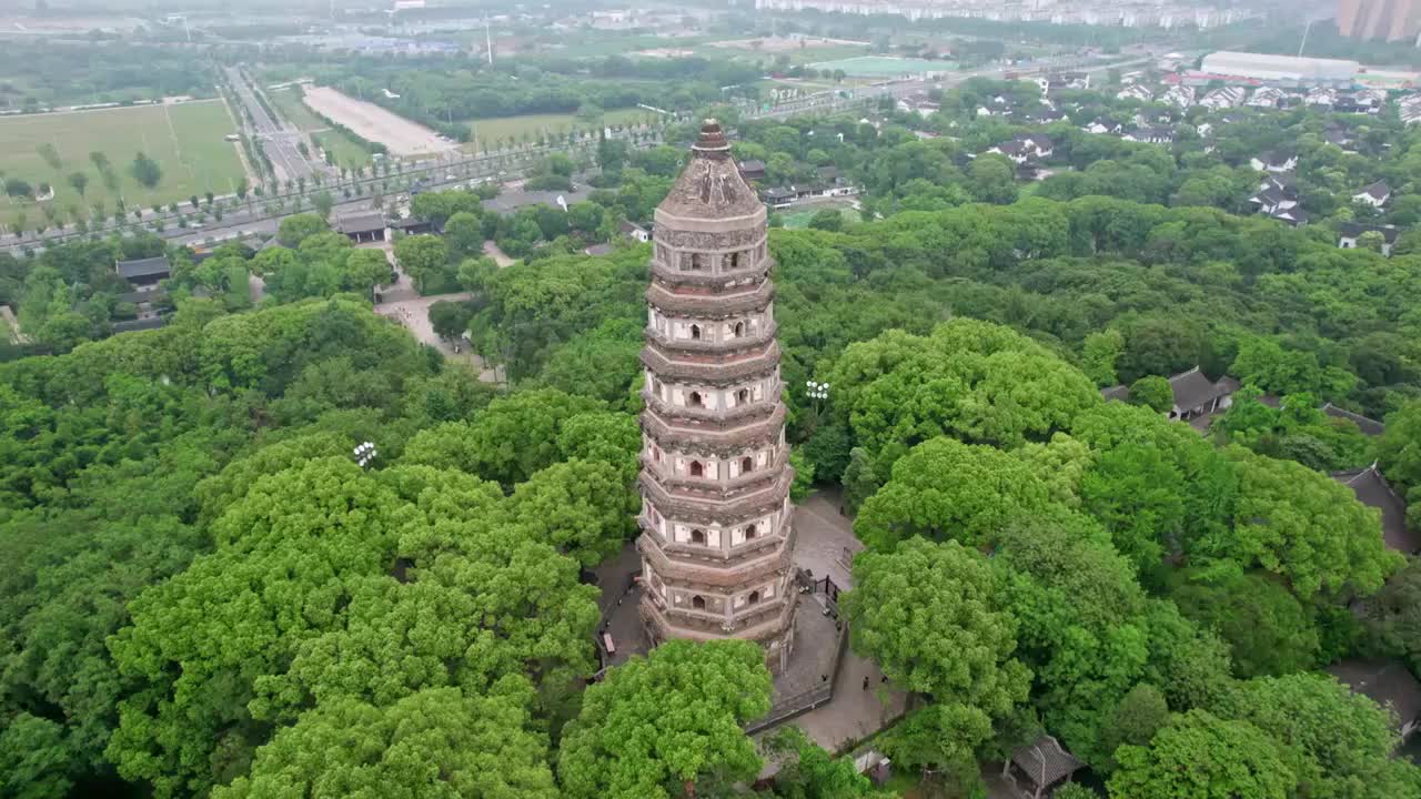 江苏苏州虎丘塔夏日航拍延时4K视频素材