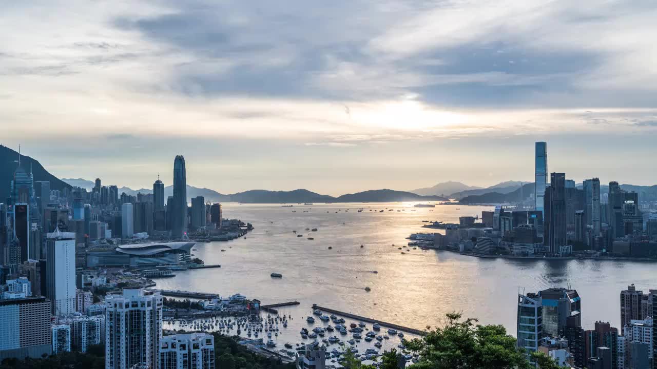 中国香港香江两岸傍晚时候的建筑风景视频素材